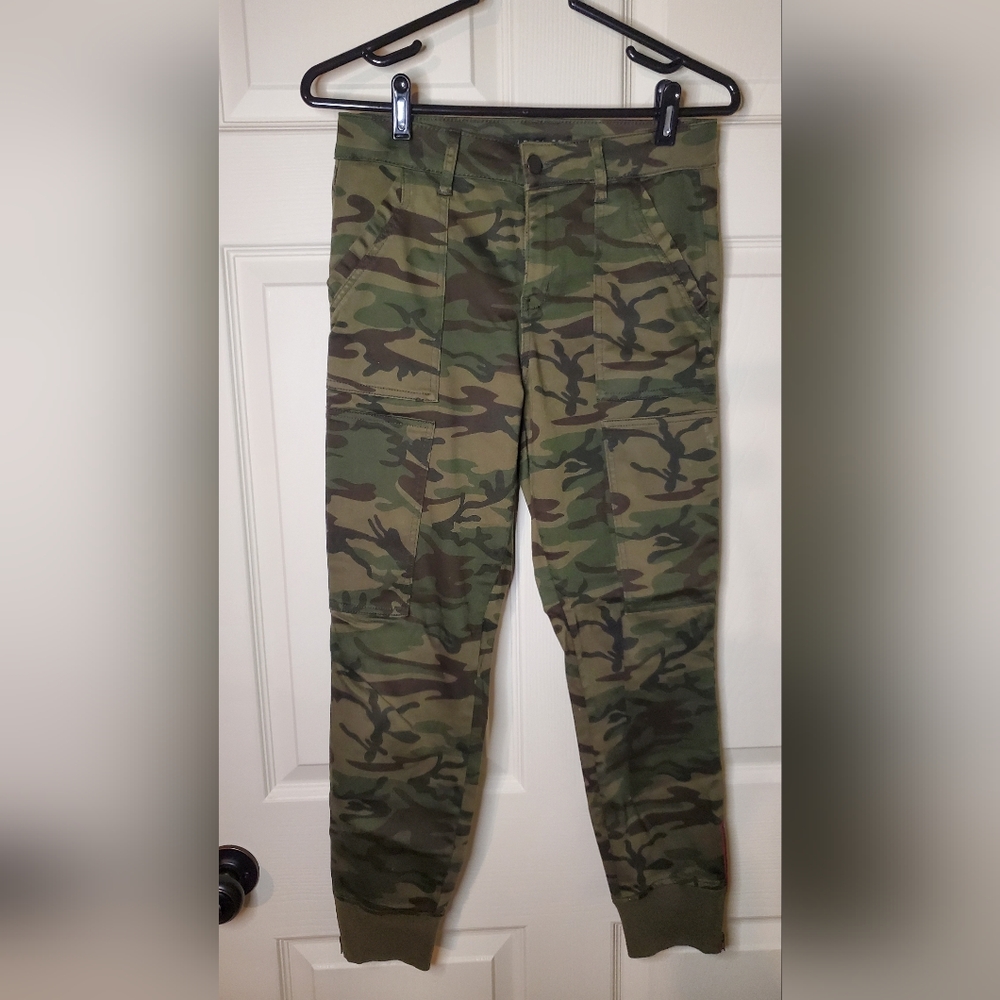 Level 99 camo joggers